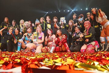 林下詩美ら全員で記念撮影