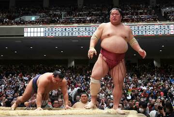 大栄翔のはたきこみに屈した豊昇龍