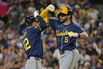 ドジャースとのリーグ優勝決定Ｓで大暴れだったブルワーズの外野手ミッチェル（右＝ロイター）