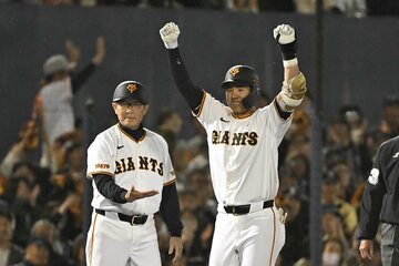 適時三塁打でプロ初打点を挙げた石塚裕惺