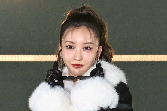 板野友美