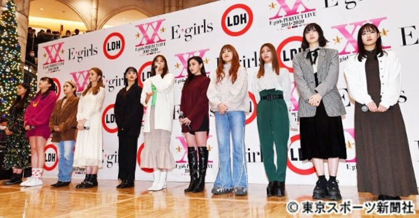  解散を発表した「E－girls」（右から）山口乃々華、坂東希、SAYAKA、武部柚那、鷲尾伶菜、佐藤晴美、藤井夏恋、楓、YURINO、須田アンナ、石井杏奈