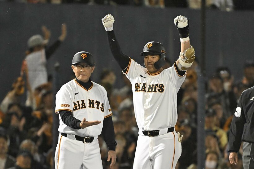 適時三塁打でプロ初打点を挙げた石塚裕惺