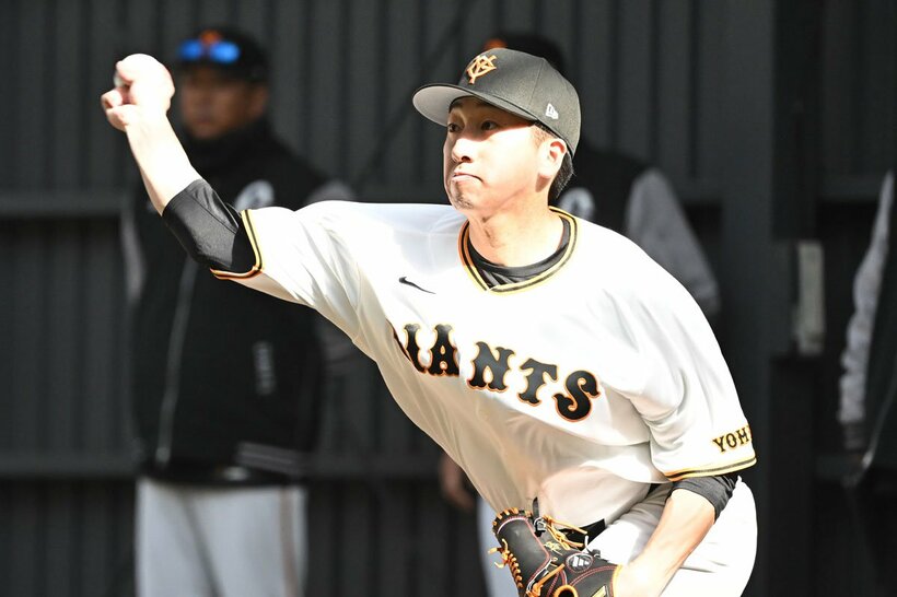 キャンプ初日からブルペンに入った巨人・大勢
