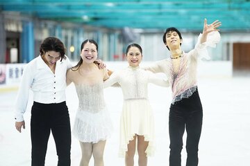 「チャリティー演技会」を大盛況のうちに終えた(左から)無良崇人氏、鈴木明子氏、宮原知子氏、羽生結弦（©矢口亨）