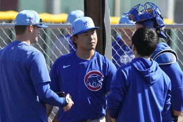 今永は練習中に会話する場面も（ロイター＝USA　TODAY　Sports）