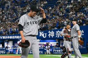 ２回裏を終え、ベンチへ戻る戸郷翔征