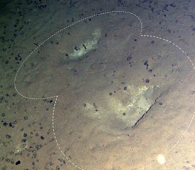 写真：水深4000メートルの海底に残された「クラリオン・クリッパー 
