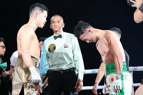 井岡一翔が頭部外傷で病院搬送 井上拓真に大差判定負け…試合後の会見を