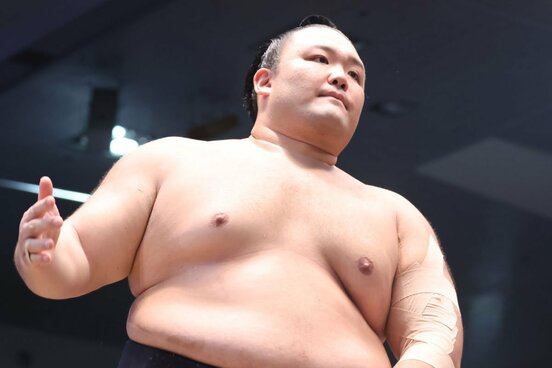 序盤から苦しんでいる朝乃山