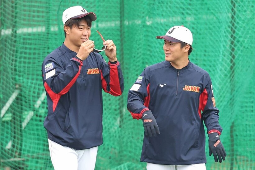 ３年前の前回ＷＢＣでも山本由伸(右)と行動を共にした中日・高橋宏斗