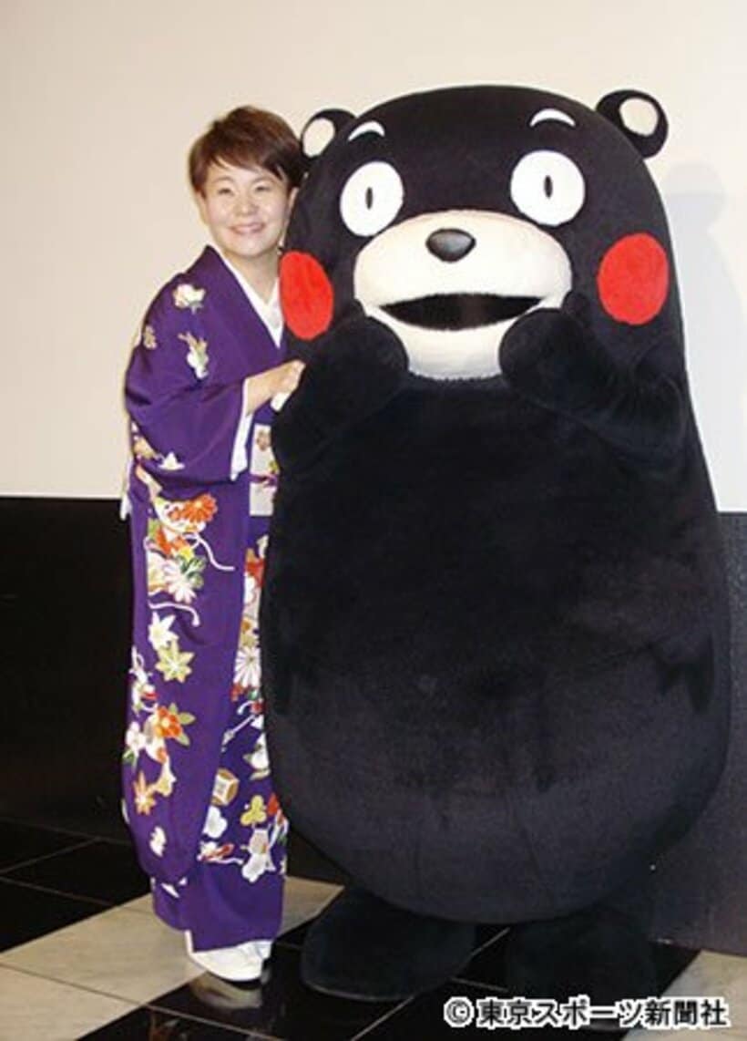 チャリティーコンサートを行った島津亜矢とくまモン