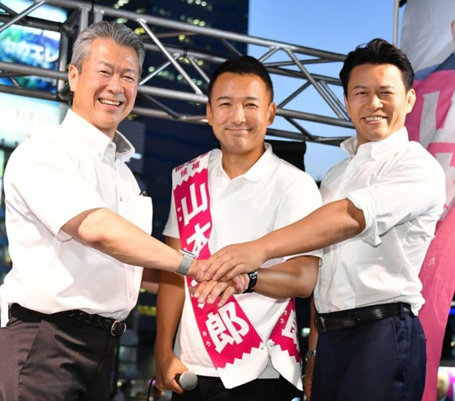  山本氏（中央）と馬淵氏（左）、須藤氏
