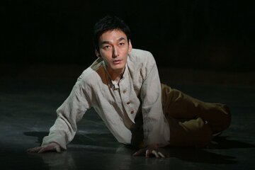 舞台「シッダールタ」のゲネプロに登場した草なぎ剛