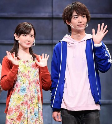  生駒里奈（左）と溝口琢矢