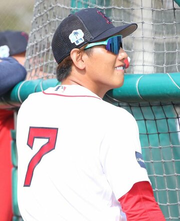 吉田正尚（カメラ・カルロス山崎）