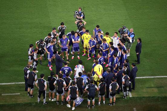 試合後に円陣を組んだ森保ジャパン（ロイター）