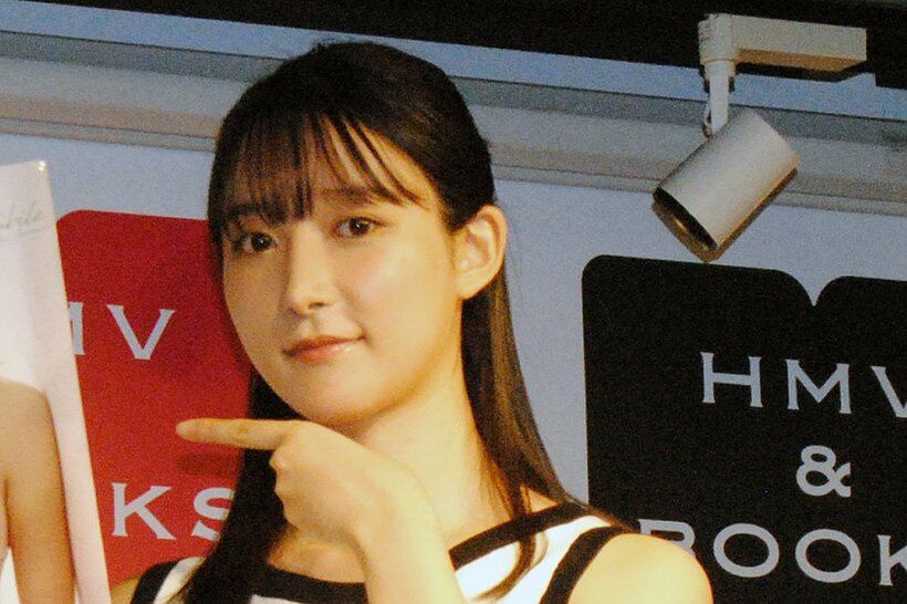 写真集を発売した山崎あみ