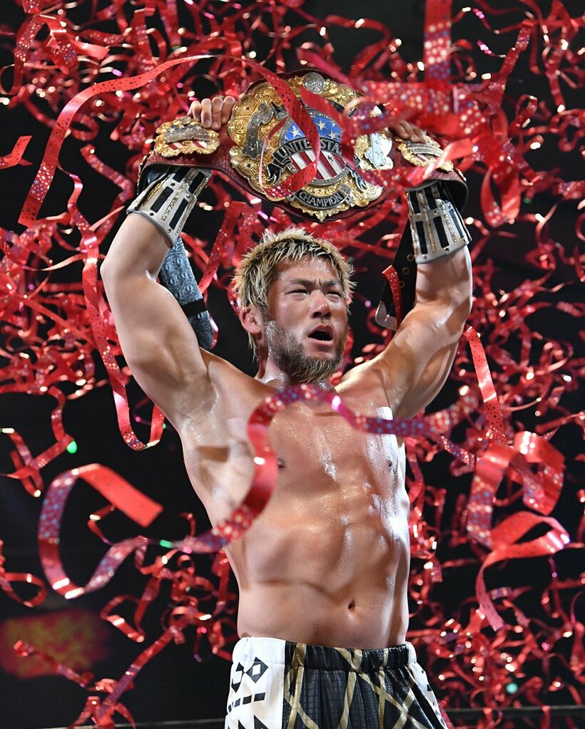  激戦を制し、ＵＳベルトを掲げるＳＡＮＡＤＡ（東スポWeb）