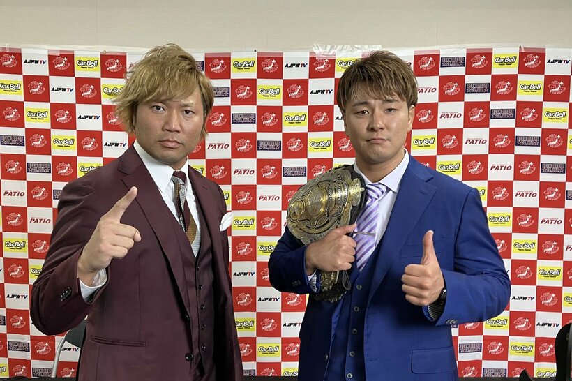 ３冠戦に向けて意気込みを語った宮原（左）と青柳