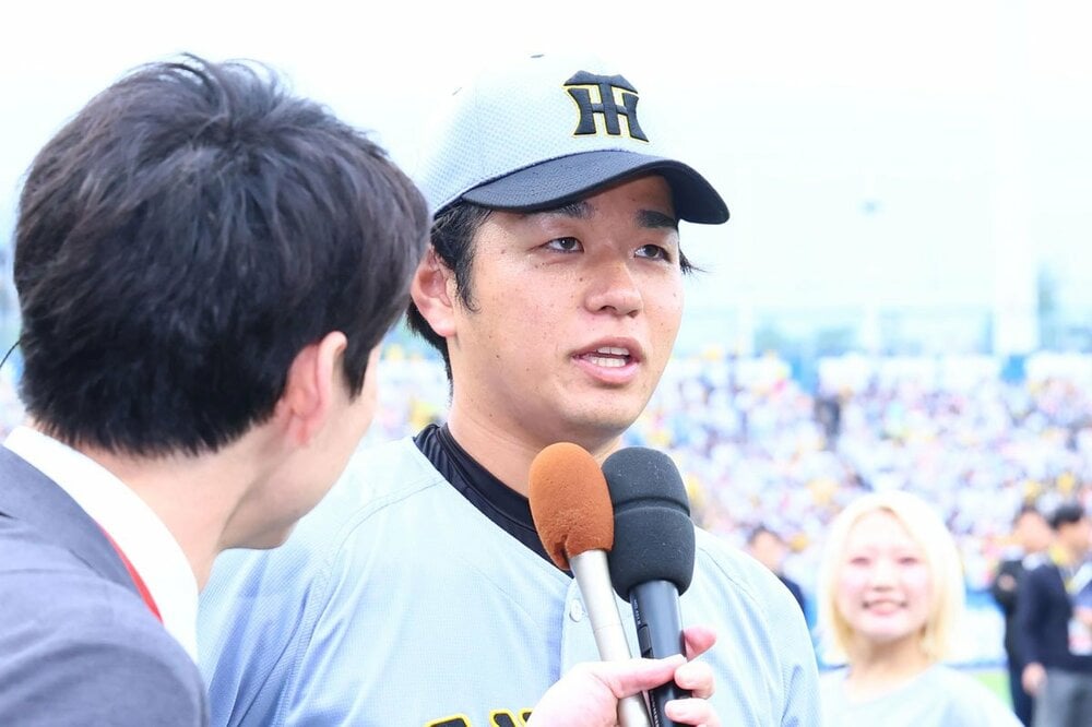 ヒーローインタビューを受ける高橋