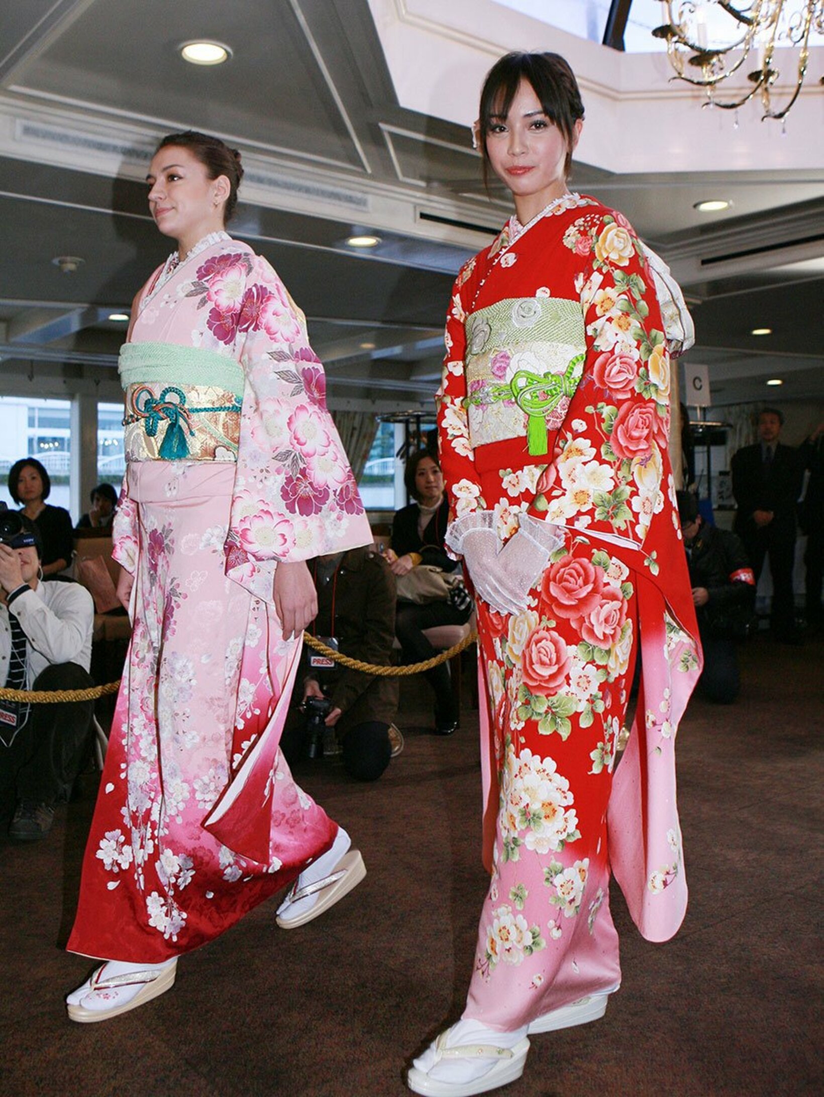 和服姿の滝沢カレン（2009年）