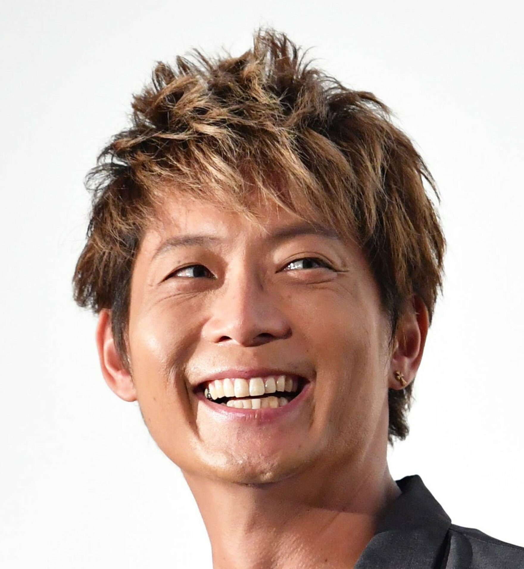 写真:黒木啓司のモデル妻が〝キス写真〟批判に反論「ラブラブの何が悪いの?」 | 東スポWEB