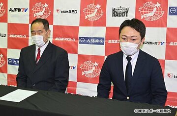  春の祭典中止を発表した福田社長（左）と五十嵐副社長