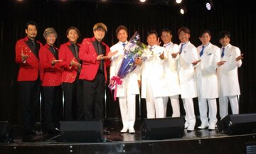  新グループを結成した宍戸（左から５人目、東スポWeb）