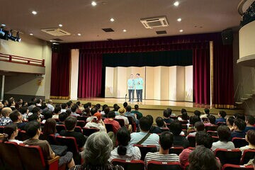 ヤングタウンの全国漫才ツアーが浅草東洋館で開幕！