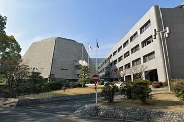 福岡県議会棟（Googleストリートビューから）