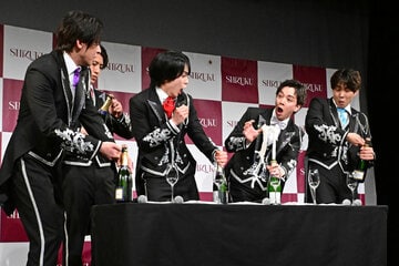 フライングしてしまうSHiZUKUの松田創太郎（右から2人目）