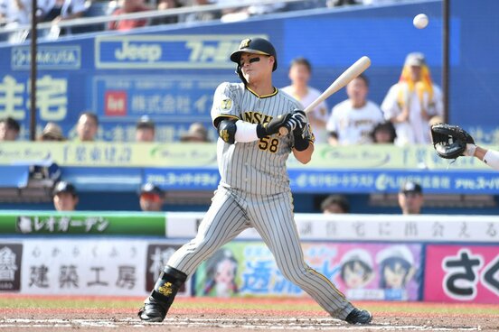 押し出しとなる死球を受けた前川右京