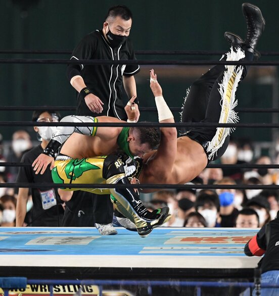  イーグルス(左)の勢いに屈したデスペラード