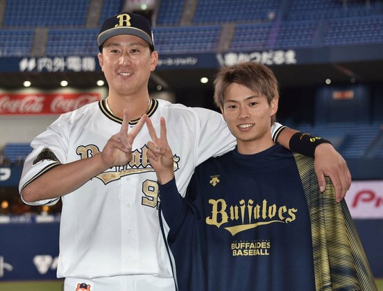  活躍した杉本（左）と山岡（東スポWeb）