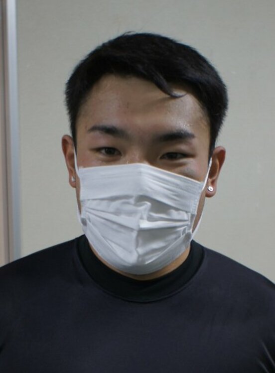  安達隆己