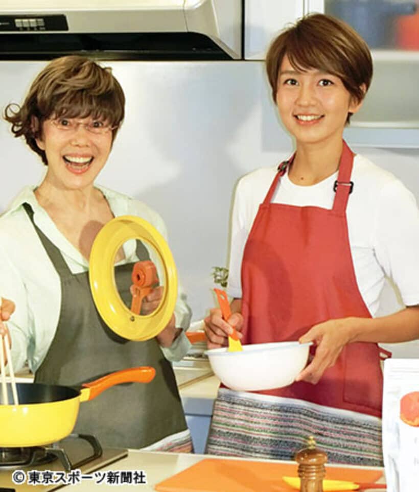 平野レミ（左）と次男の妻で食育インストラクターの和田明日香