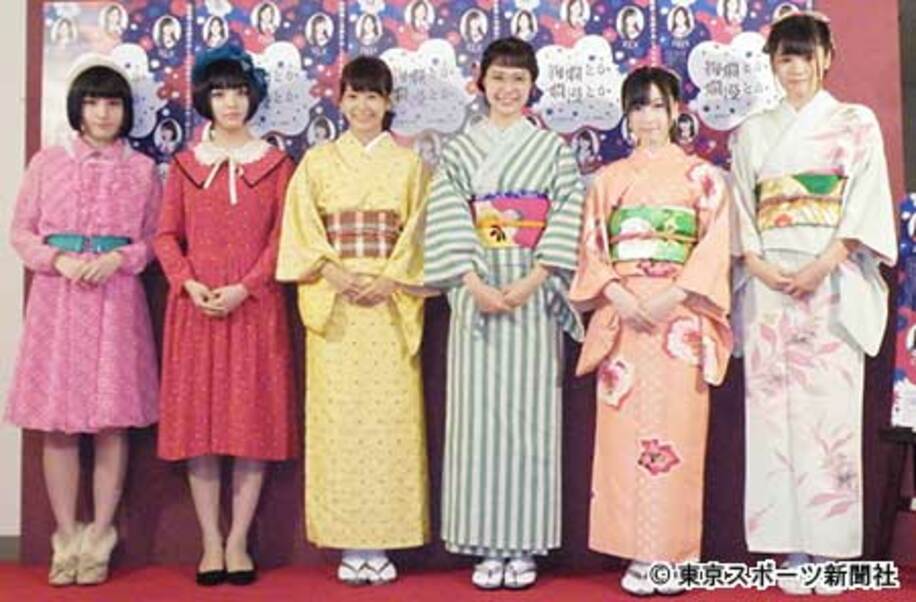 舞台稽古を公開したチーム８の（右から）中野、永野、小田、太田、佐藤、谷川