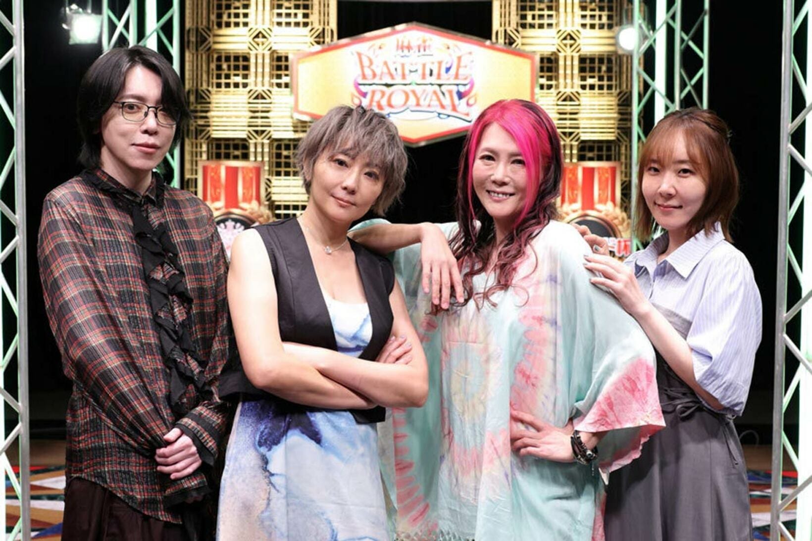 モンド王座チーム（左から白鳥翔、和泉由希子、清水香織、魚谷侑未）