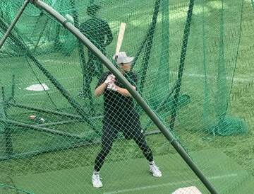 体調不良のため前日に静養していた坂本勇人が打撃練習を行った