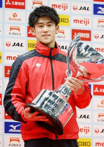  男子個人総合で優勝した橋本大輝（代表撮影）