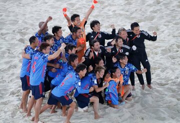  初の決勝進出を喜ぶ日本代表（ロイター）
