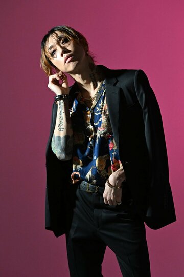 ポーズを決める渋谷龍太