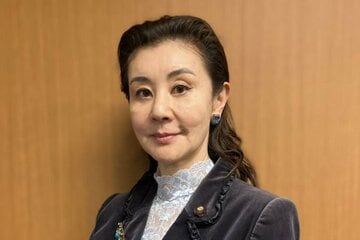 石井苗子議員