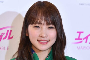 出産を報告した川栄