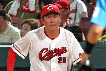 この日もヤクルト投手陣の攻略にてこずった広島・新井監督