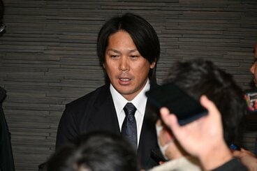 取材を受ける甲斐拓也