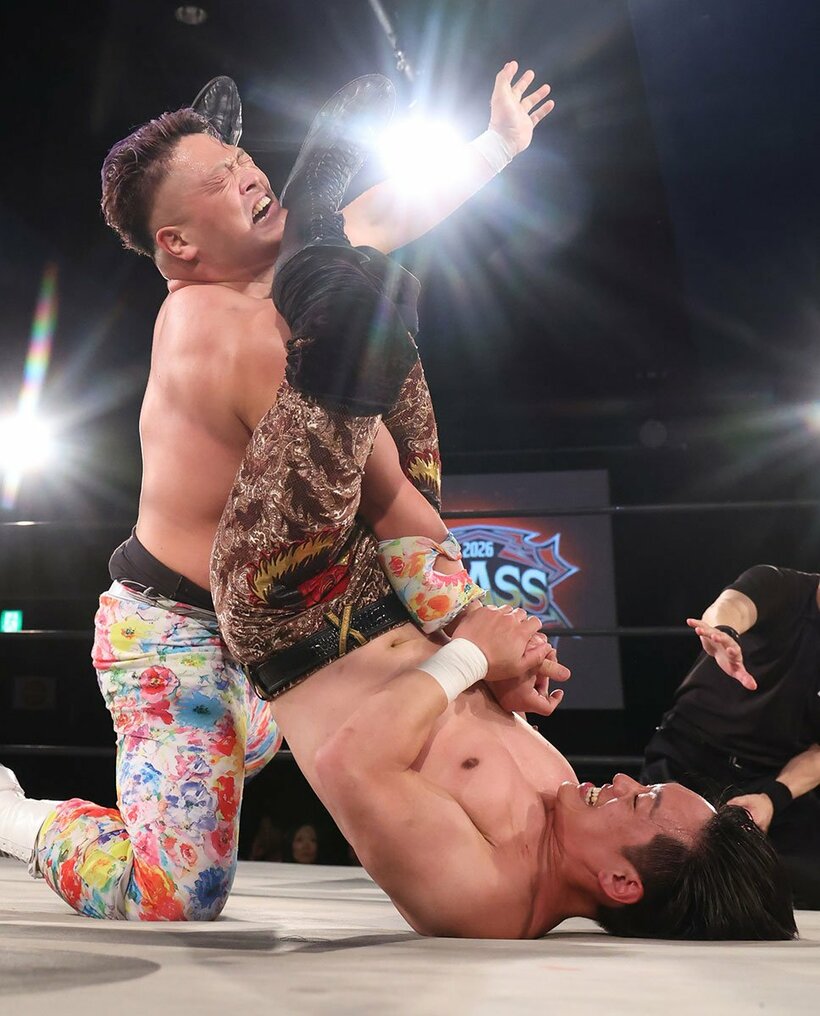 下から河上を締め上げギブアップ勝ちしたＴ―Ｈａｗｋ