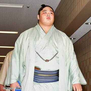  理事会に呼び出された貴ノ富士は険しい表情だった