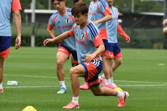 公開練習に臨んだ久保建英